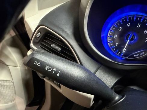 Used 2021 Chrysler Pacifica Touring-L FWD image 38