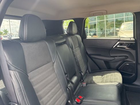 Used 2025 Mitsubishi Outlander SE FWD image 23