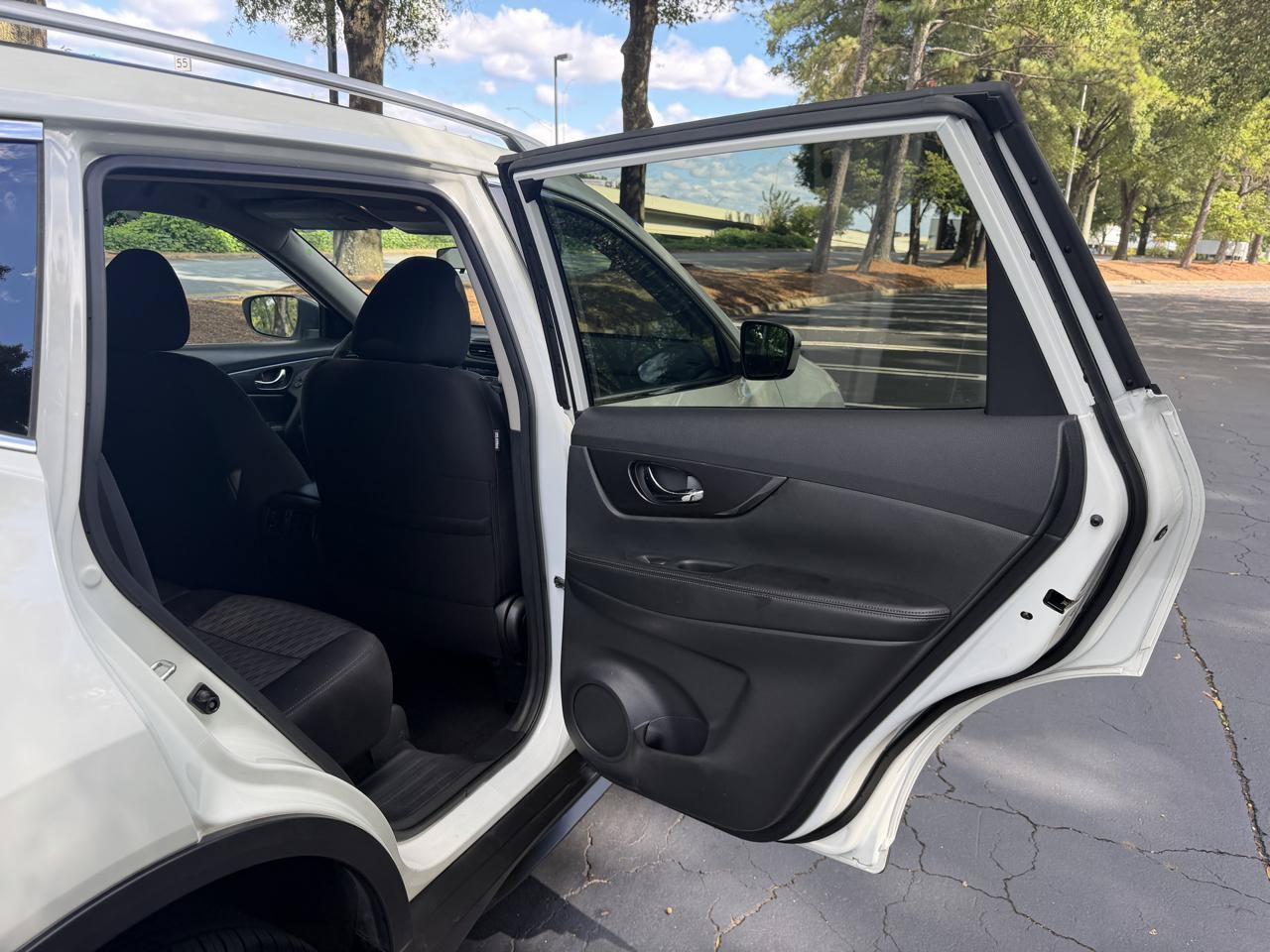 Used 2020 Nissan Rogue S w/ Special Edition Package FWD image 14