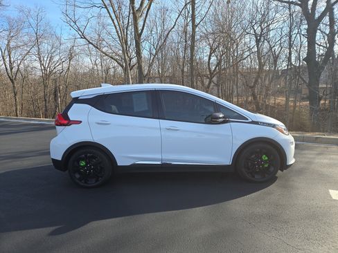 Used 2021 Chevrolet Bolt LT image 2