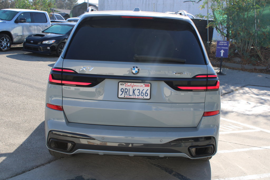 Used 2024 BMW X7 xDrive40i w/ M Sport Package AWD/4WD image 5
