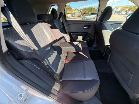 Used 2022 Nissan Rogue SV image 12