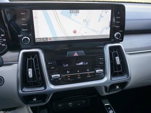 Used 2023 Kia Sorento EX w/ Panoramic Sunroof Package FWD image 4