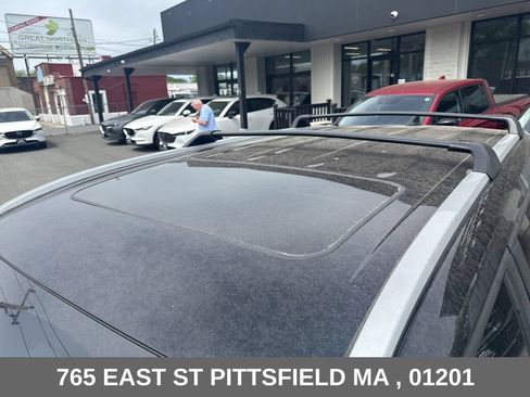 Used 2025 Toyota Highlander XLE AWD/4WD image 11