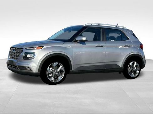 New 2025 Hyundai Venue SEL image 2