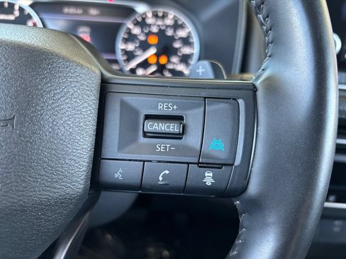 Used 2025 Nissan Rogue SV AWD/4WD image 12