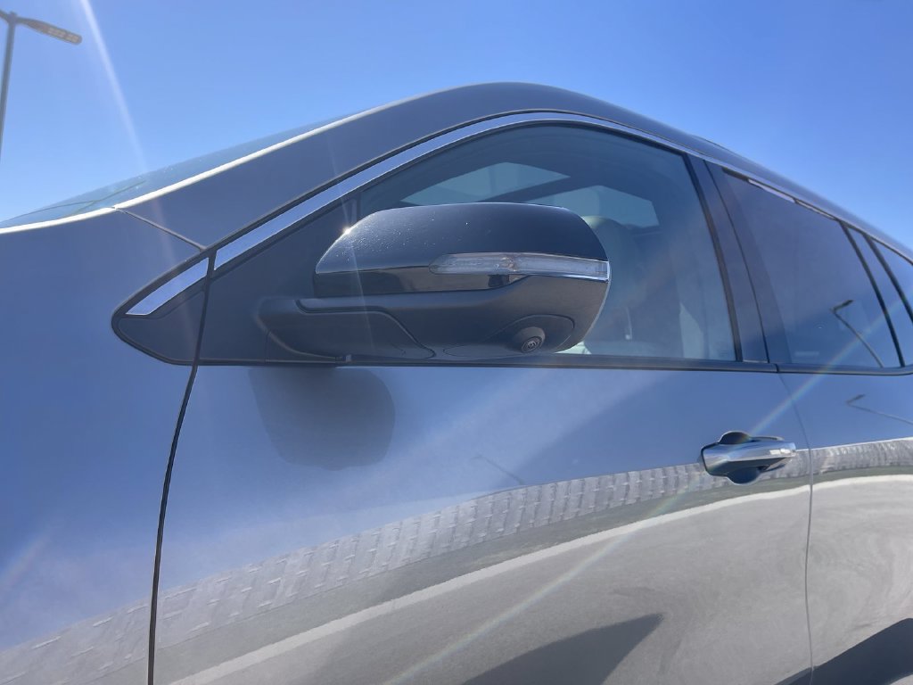 Used 2026 GMC Acadia Elevation w/ Elevation Premium Package FWD image 12
