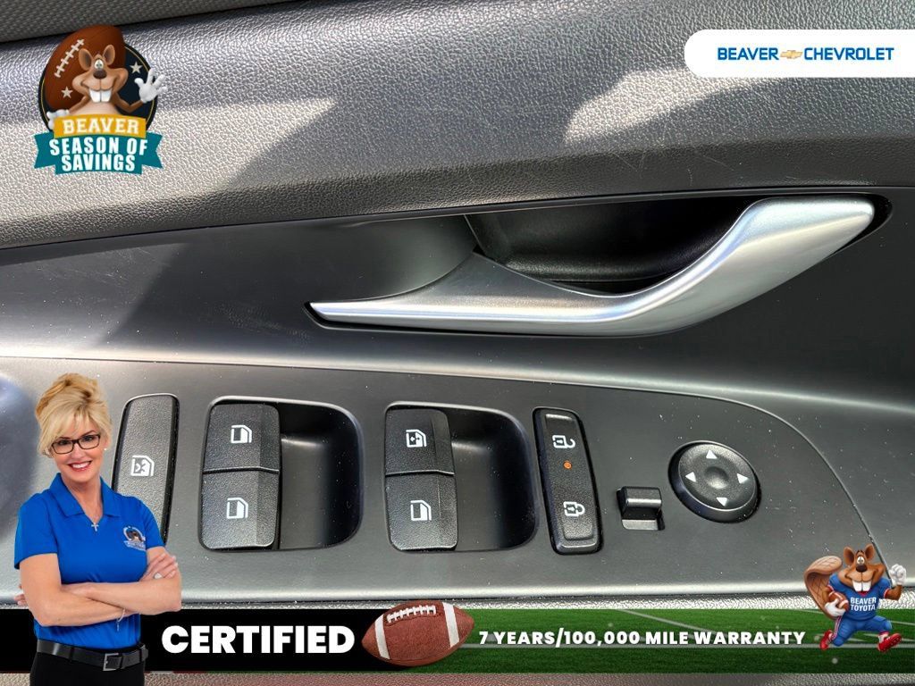 Used 2025 Hyundai Elantra SEL FWD image 32