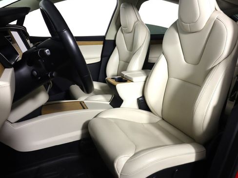 Used 2018 Tesla Model X 75D image 27