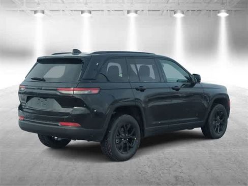 New 2025 Jeep Grand Cherokee Laredo image 8
