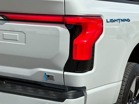 Used 2024 Ford F150 Lightning Platinum image 36