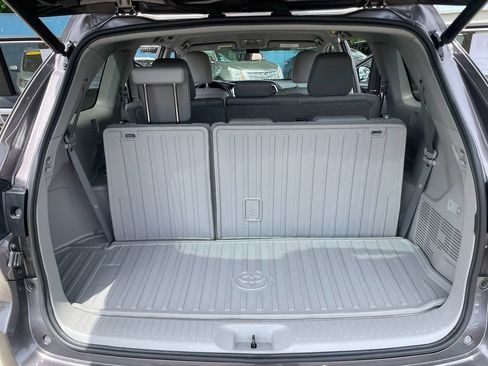 Used 2019 Toyota Highlander Plus AWD/4WD image 25