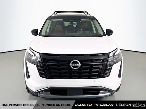 New 2026 Nissan Pathfinder Platinum image 2