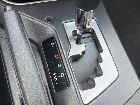Used 2018 Toyota RAV4 XLE AWD/4WD image 35