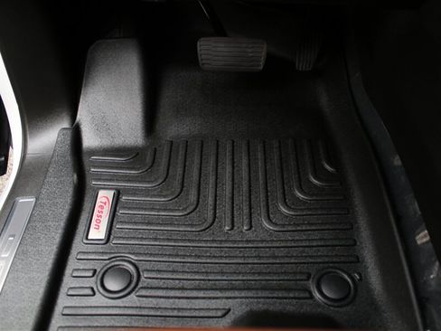 Used 2024 GMC Yukon XL Denali Ultimate AWD/4WD image 30