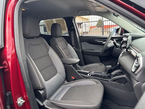 Used 2025 Chevrolet TrailBlazer LT FWD image 36