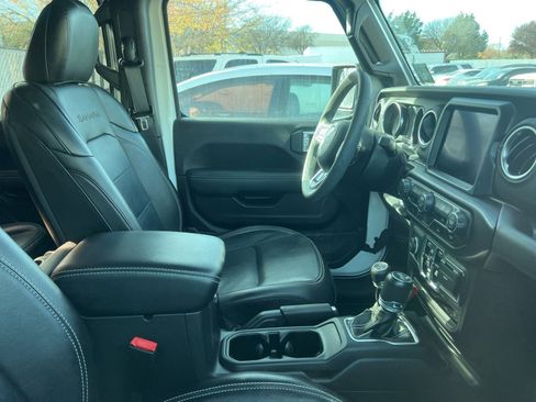 Used 2023 Jeep Wrangler Unlimited Sahara image 6