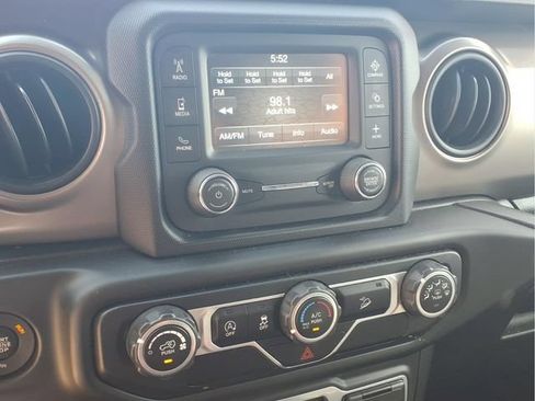 Used 2018 Jeep Wrangler Sport AWD/4WD image 9