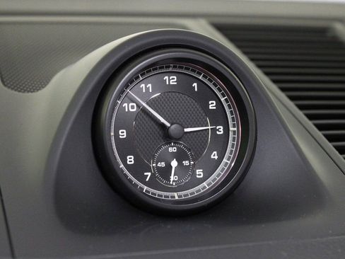 Certified 2025 Porsche Macan image 24