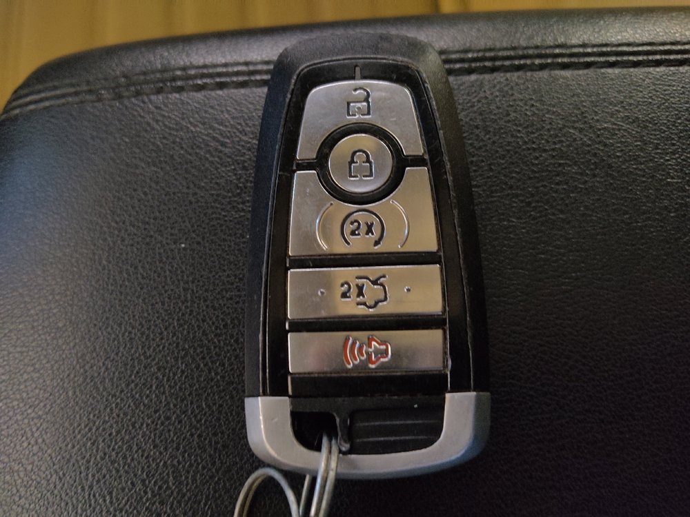 Used 2018 Ford Edge SEL w/ Equipment Group 201A AWD/4WD image 32