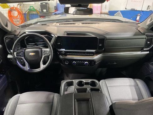 Used 2023 Chevrolet Silverado 1500 LT image 18