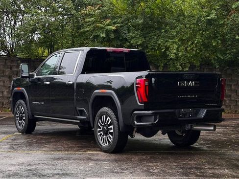 Used 2024 GMC Sierra 2500 Denali Ultimate AWD/4WD image 9