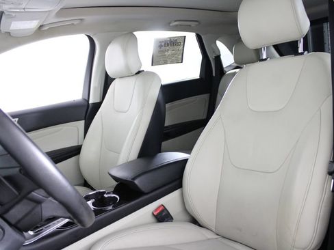Used 2018 Ford Edge Titanium w/ Equipment Group 301A AWD/4WD image 19