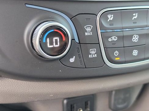 Used 2019 Chevrolet Traverse LT FWD image 28
