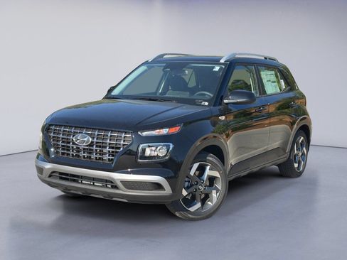 Used 2026 Hyundai Venue SEL FWD image 2