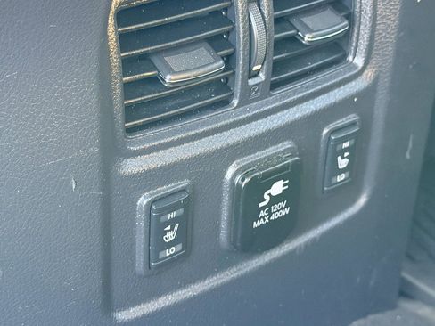 Used 2018 Nissan Titan Platinum Reserve image 27