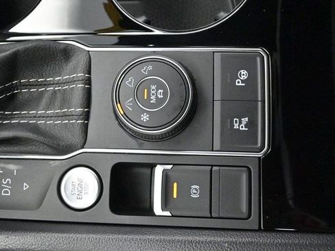 Used 2023 Volkswagen Atlas Cross Sport SEL Premium R-Line AWD/4WD image 28
