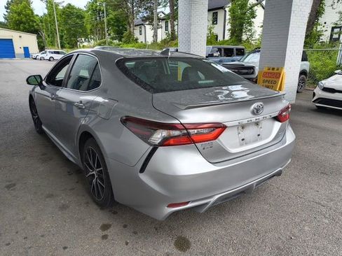 Used 2022 Toyota Camry SE FWD image 7