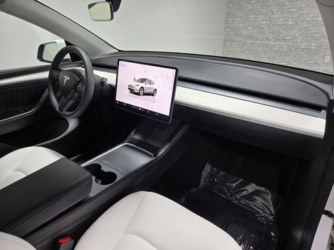 Used 2024 Tesla Model Y Long Range AWD/4WD image 53