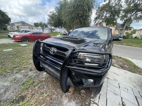 Used 2013 Toyota Tacoma PreRunner w/ TRD Sport Pkg RWD image 2