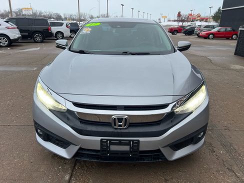 Used 2017 Honda Civic Touring image 2