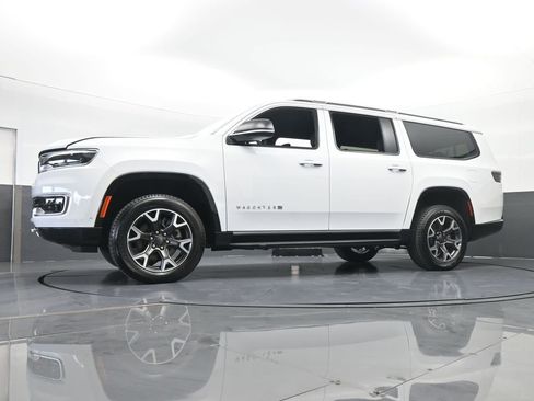 Used 2023 Jeep Wagoneer L Series III w/ Preferred Equipment Group image 62