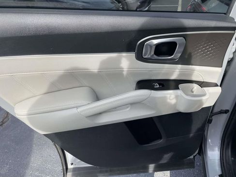 Used 2023 Kia Sorento SX image 22