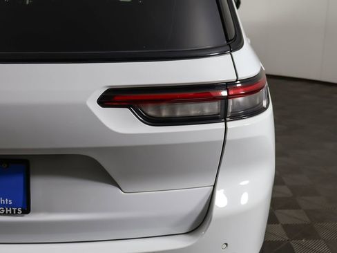 Used 2023 Jeep Grand Cherokee L Laredo AWD/4WD image 18