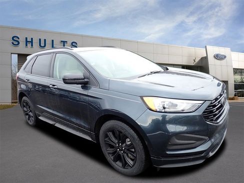 Used 2022 Ford Edge SE w/ Black Appearance Package image 3