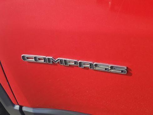 Used 2018 Jeep Compass Latitude image 31