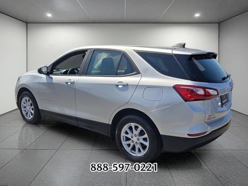 Used 2021 Chevrolet Equinox LS FWD image 3