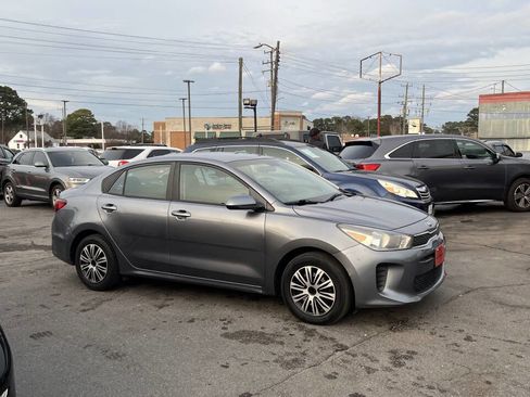 Used 2019 Kia Rio S image 1