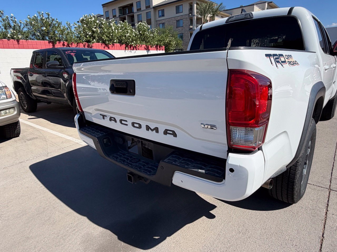 Used 2017 Toyota Tacoma TRD Off-Road w/ Premium & Technology Package RWD image 4