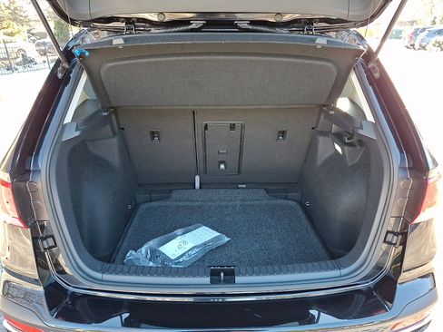 Used 2024 Volkswagen Taos SE image 29