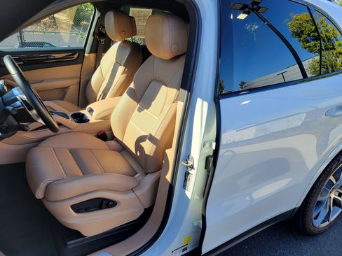 Certified 2022 Porsche Cayenne Platinum Edition AWD/4WD image 5