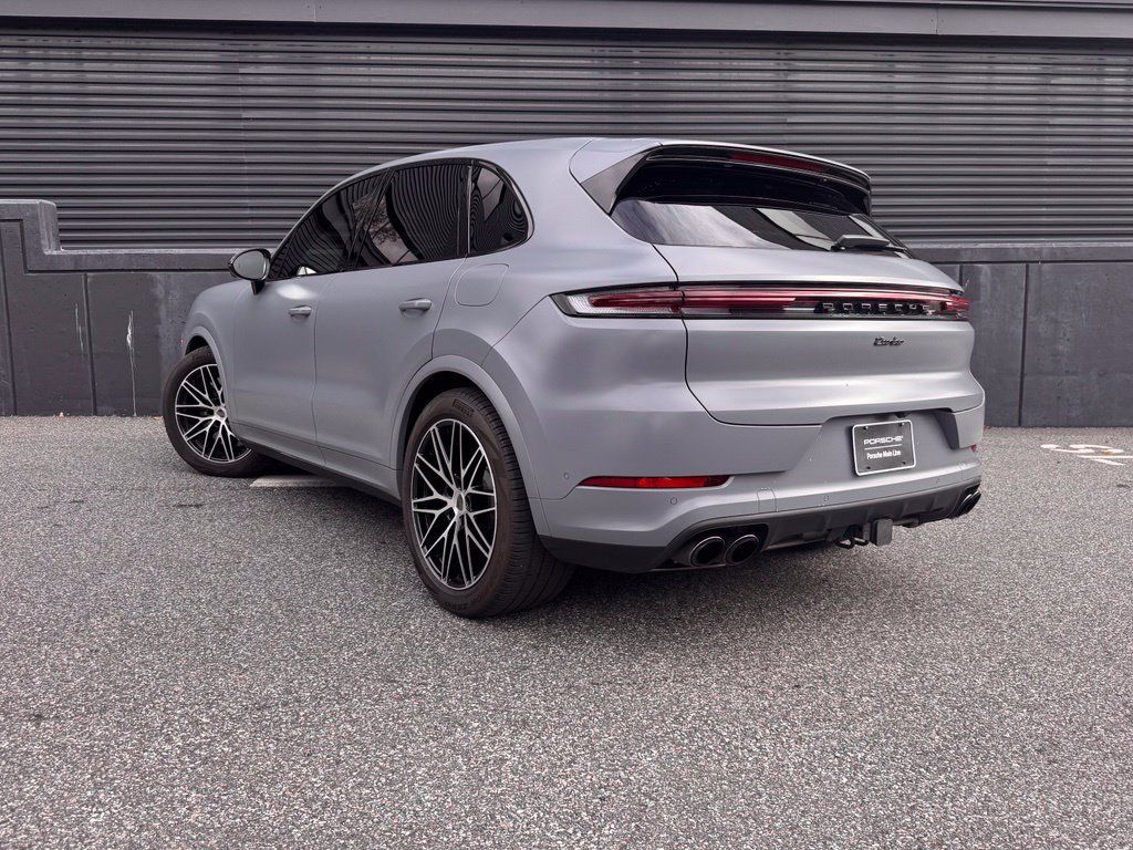 Certified 2025 Porsche Cayenne Turbo AWD/4WD image 8