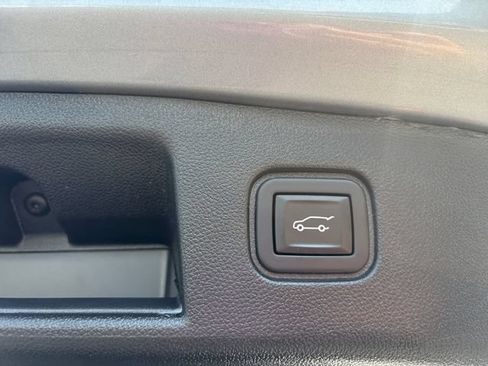 Used 2024 Chevrolet Blazer EV LT AWD/4WD image 17
