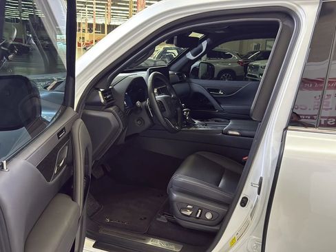 Used 2022 Lexus LX 600 4WD w/ Premium Package image 12