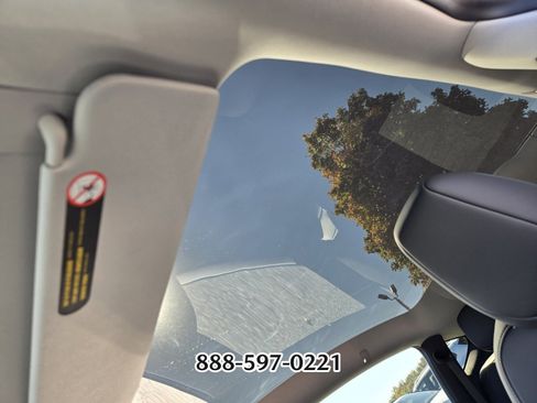 Used 2026 Tesla Model Y Long Range image 9