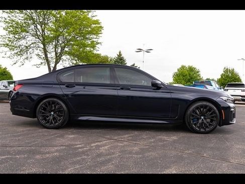 Used 2022 BMW 750i xDrive w/ Executive Package AWD/4WD image 2
